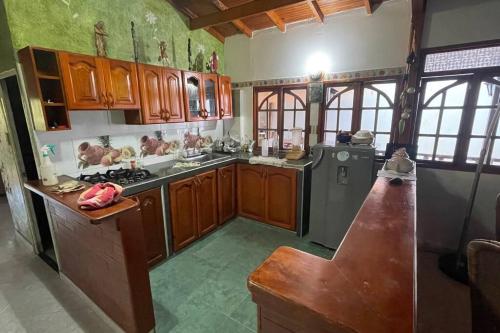 a kitchen with a stove and a sink and a refrigerator at Alojamiento Casa Campestre in Guaduas
