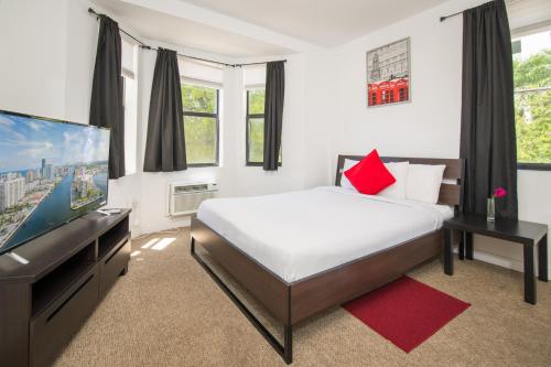 Llit o llits en una habitació de Apartments in the Heart of Miami - Port of Miami / Miami Airport