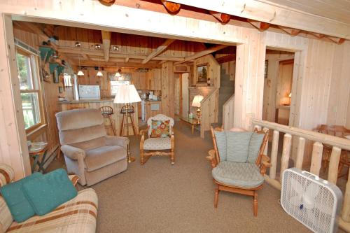 Pines Place – Photos 2