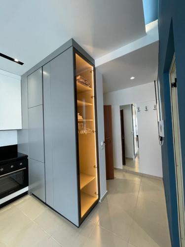 Una cocina o zona de cocina en Domi Luxury beach view apartments in Saranda