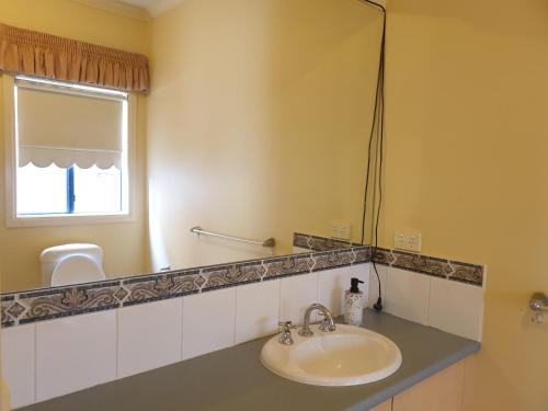 a bathroom with a sink and a mirror at Vacation Getaway in Rowville