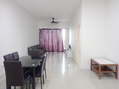 a dining room with a table and chairs in a room at Taiping Comfort Condo Homestay in Taiping