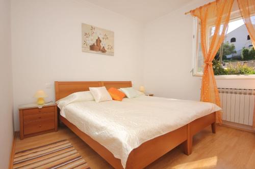 Posteľ alebo postele v izbe v ubytovaní Apartments with a parking space Cavtat, Dubrovnik - 9041