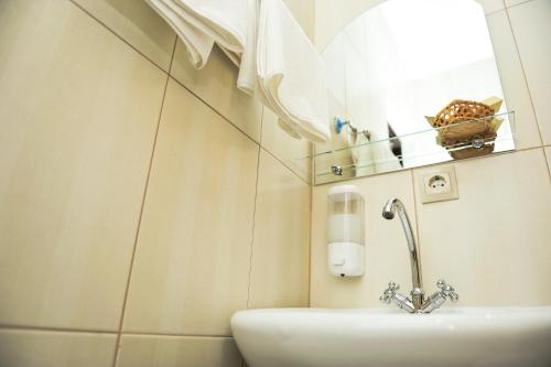 A bathroom at Hotel Svetofor