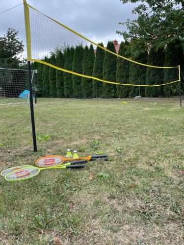 Tenis a/nebo squash v ubytování Villa Sanriver nebo okolí