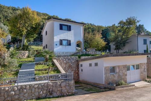 Holiday house with a parking space Porozina, Cres - 8101