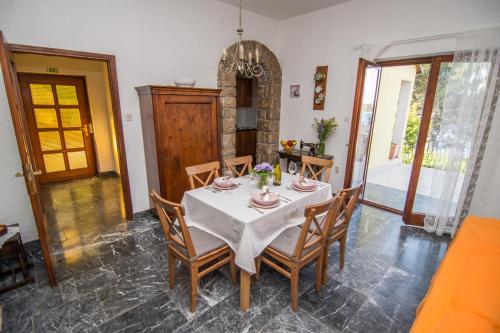 Apartments by the sea Mali Losinj (Losinj) - 8093