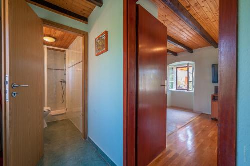 a hallway with a door leading to a bathroom at Apartments with a parking space Bozava, Dugi otok - 8124 in Božava