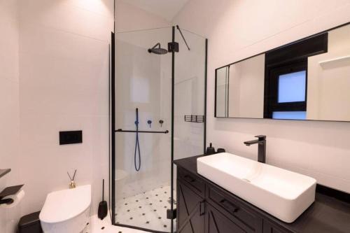 a bathroom with a shower and a sink and a toilet at Villa Six Eilat in Eilat