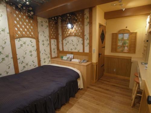 a bedroom with a bed in a room at Hotel Oaze Adult Only in Tokyo