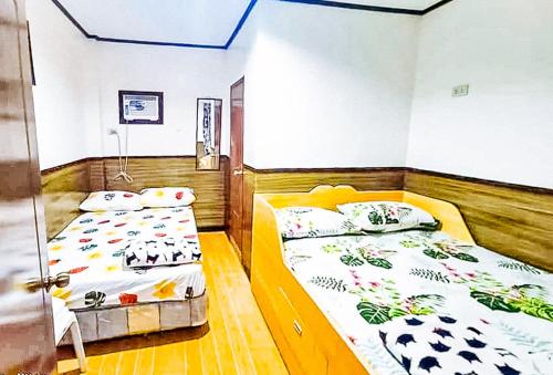 Een bed of bedden in een kamer bij RedDoorz @ Chelsea Bluewave Resort Masbate