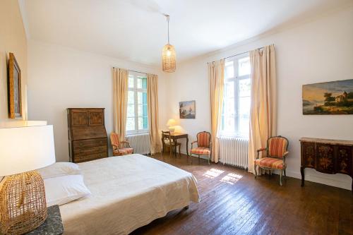 a bedroom with a bed and a table and chairs at Château de Saü in Thuir
