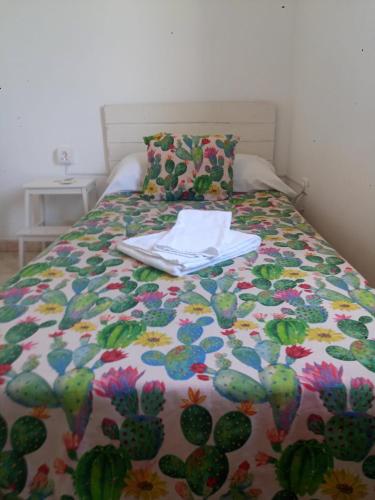 Postel nebo postele na pokoji v ubytování La Moraga de Poniente Malaga Hostel