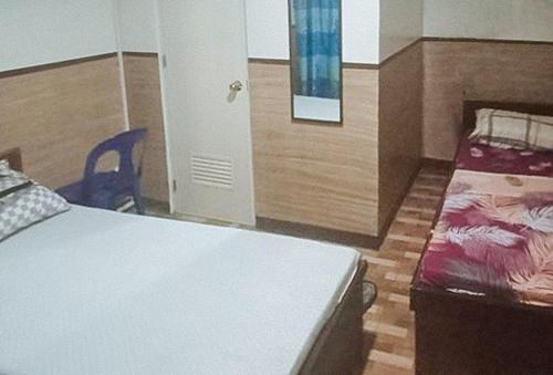 Un ou plusieurs lits dans un hébergement de l'établissement RedDoorz @ Chelsea Bluewave Resort Masbate