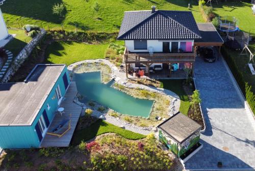 an aerial view of a house with a swimming pool at Tiny-House mit großer Terrasse zum Genießen! 