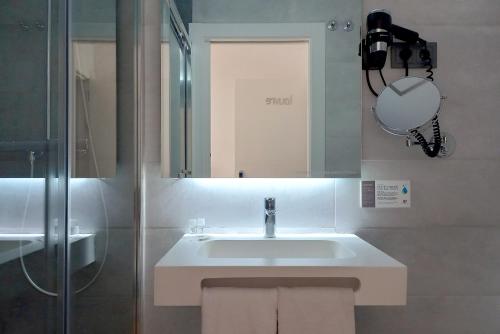 a bathroom with a sink and a mirror at Woohoo Rooms Fuencarral in Madrid