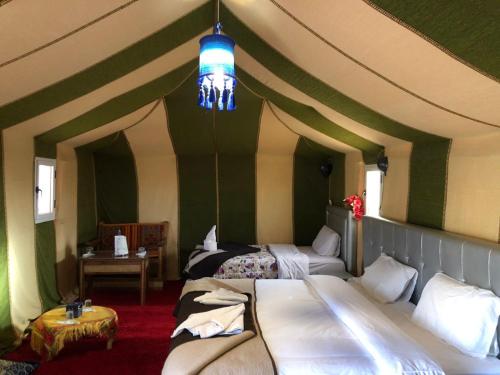 Postel nebo postele na pokoji v ubytování Glamorous Luxury Camp