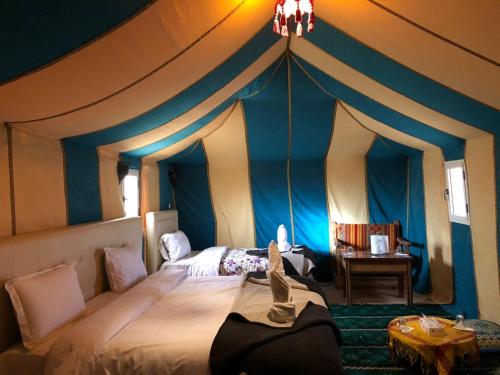 Postel nebo postele na pokoji v ubytování Glamorous Luxury Camp