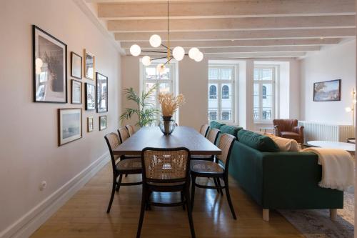 Mouzinho Luxury 3BR Flat l 5 min Walk to Ribeira by Lovelystay