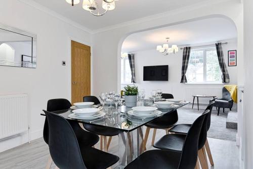 Μια τηλεόραση ή/και κέντρο ψυχαγωγίας στο Gower Vista 3 bed in Mumbles with free parking & sea views