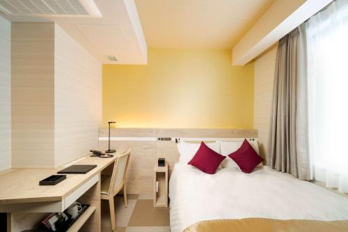 a hotel room with a bed and a desk at Best Western Hotel Fino Tokyo Akasaka in Tokyo
