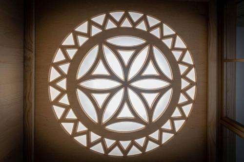 a circular window on the wall of a room at Good Morning Giewont & JACUZZI in Kościelisko