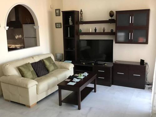 Stunning 2-Bed House in Nerja w. pool, a/c, garage