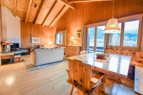 a living room with a table and a couch at Chalet Arnica in Fiesch