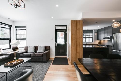 Dapur atau dapur kecil di Tremblant-Les-Eaux Le Contemporain by Gestion ELITE