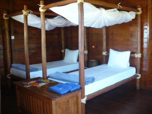 Säng eller sängar i ett rum på Hotel Ecolodge Riake Resort & Villa