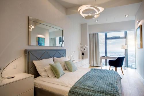 Кровать или кровати в номере In The Sky - Apartamenty w Sky Tower