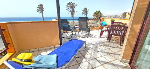 Holiday flat BLUE OCEAN, beachfront, sea view, 1 bedroom, livingroom, fast internet