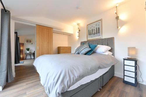 a bedroom with a large bed in a room at Cheerful 1BD Cottage with Parking Nr Guildford in Guildford