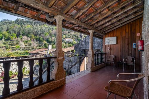 ヴィエイラ・ド・ミーニョにあるQuinta De Calvelosの眺めの良い家のバルコニー