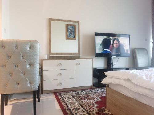 Heaven Escape surrounded by stunning golf view High floor -Netflix-GYM-pool -perfect vacations