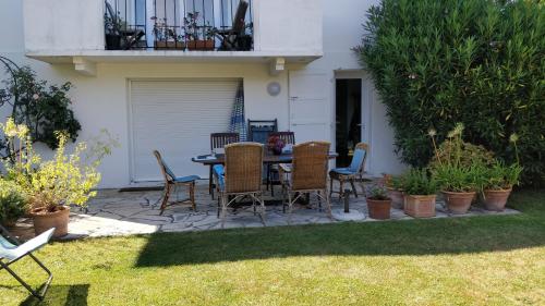 Ein Garten an der Unterkunft T1 ou T2 dans villa avec jardin proche Biarritz