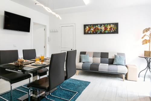 Beach Alley Apartment