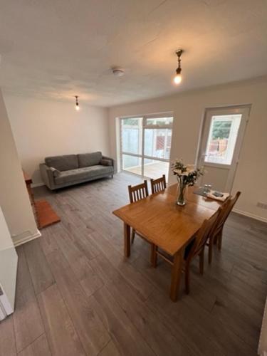 a living room with a table and chairs and a couch at Serene Property Next to Southampton General Hospital in Southampton