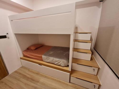 Postel nebo postele na pokoji v ubytování Lovely 1878 Apartment 3-bedrooms with free parking