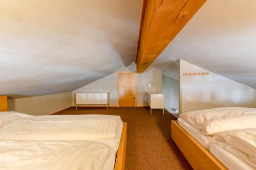 a bedroom with two beds in a room at Das Schmiedhaus in Kaprun
