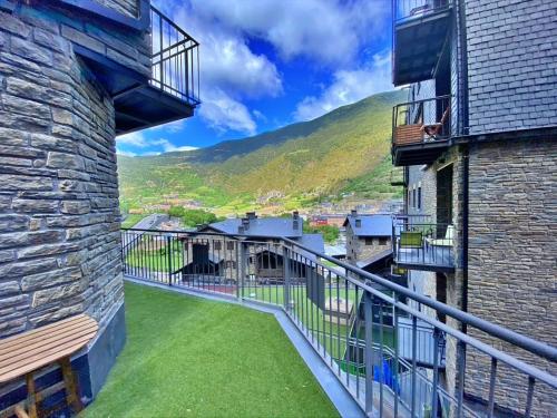 a balcony of a building with green grass at Apartamento en Encamp, Anyó 2. Hasta 6 personas in Encamp