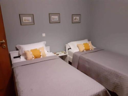 เตียงในห้องที่ Borgo Majoca - Μονοκατοικία σε κυκλαδίτικο νησί