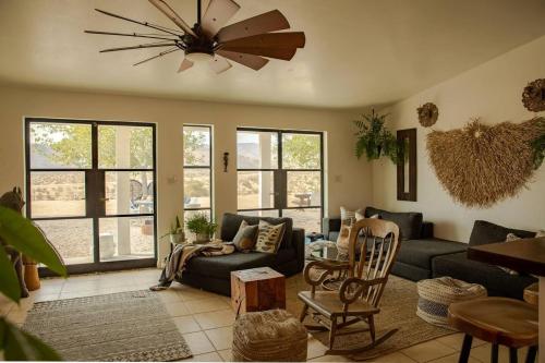 DESERT WAY RANCH Oasis Hideaway – Photos 3