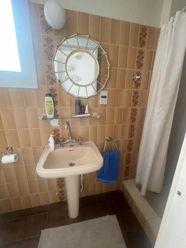 Bilik mandi di Dream Studio270m from the Beach
