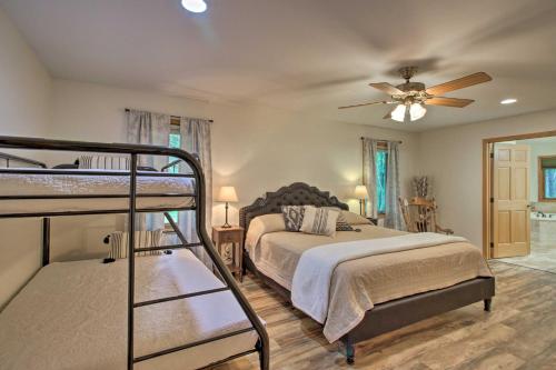 - une chambre avec 2 lits superposés et un ventilateur de plafond dans l'établissement Spacious Verndale Home with Backyard Fire Pit!, à Wadena