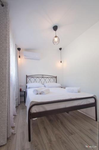 Oresti's Villa Near Airport & Beach