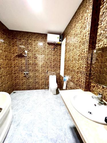a bathroom with a sink and a toilet at Khách sạn Ngọc Hà in Lao Cai