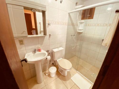 Ванна кімната в Pousada Caminho do Mar MADHOUZE