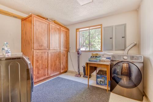 a laundry room with a washing machine and a window at Little Trail Lodge - Unit A in Government Camp