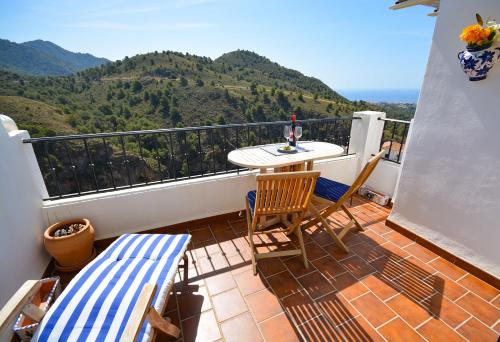 Apartamento la vista, Frigiliana 2 bedroom apartment with amazing views, pool and free private parking HansOnHoliday Rentals